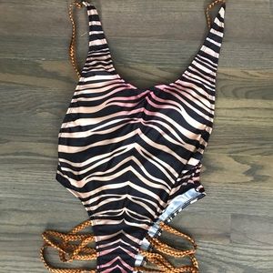 One piece bikini 🌺